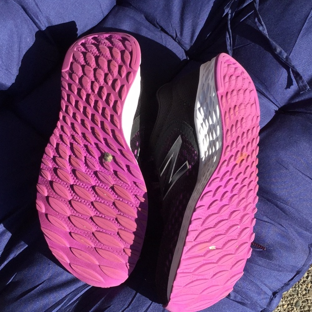 New balance tennis shoes travel vacay walk Sunday brunch farmer’s market garden - Picture 4 of 7